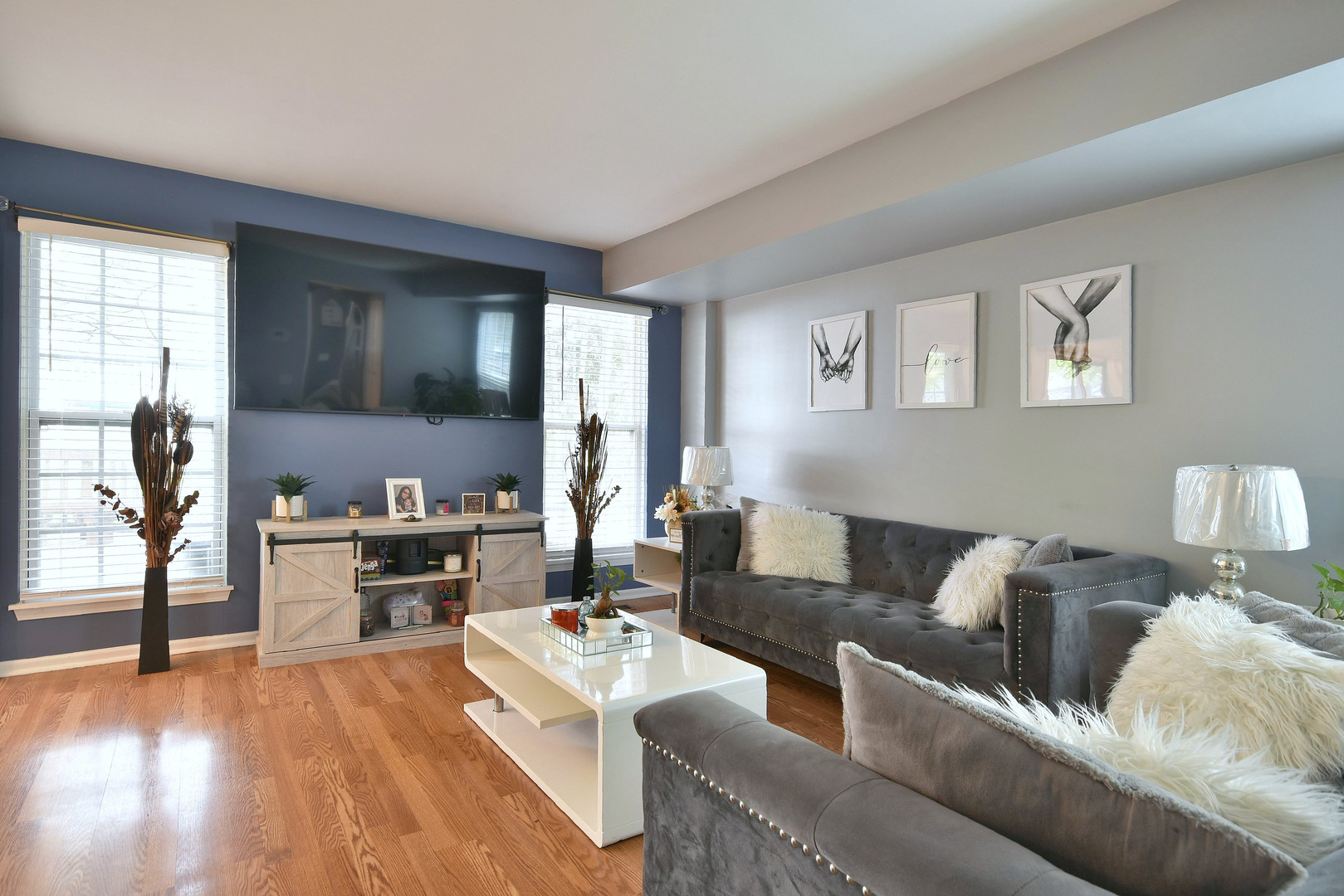 210 Shadybrook Lane Aurora, IL 60504 - Photo 3 of 26 a living room with furniture and a wooden floor