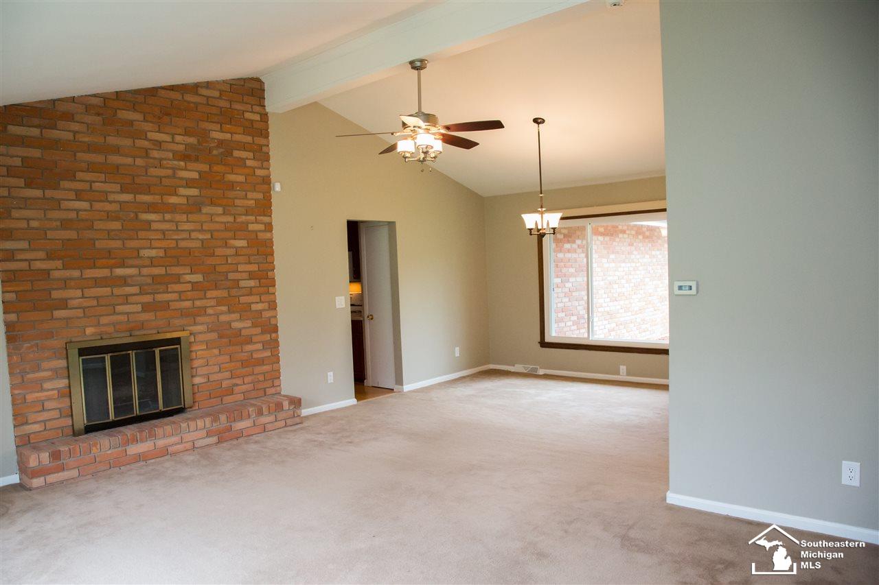 28368 Chatham Road Grosse Ile, MI 48138 - Photo 14 of 36 31347793-13.JPG