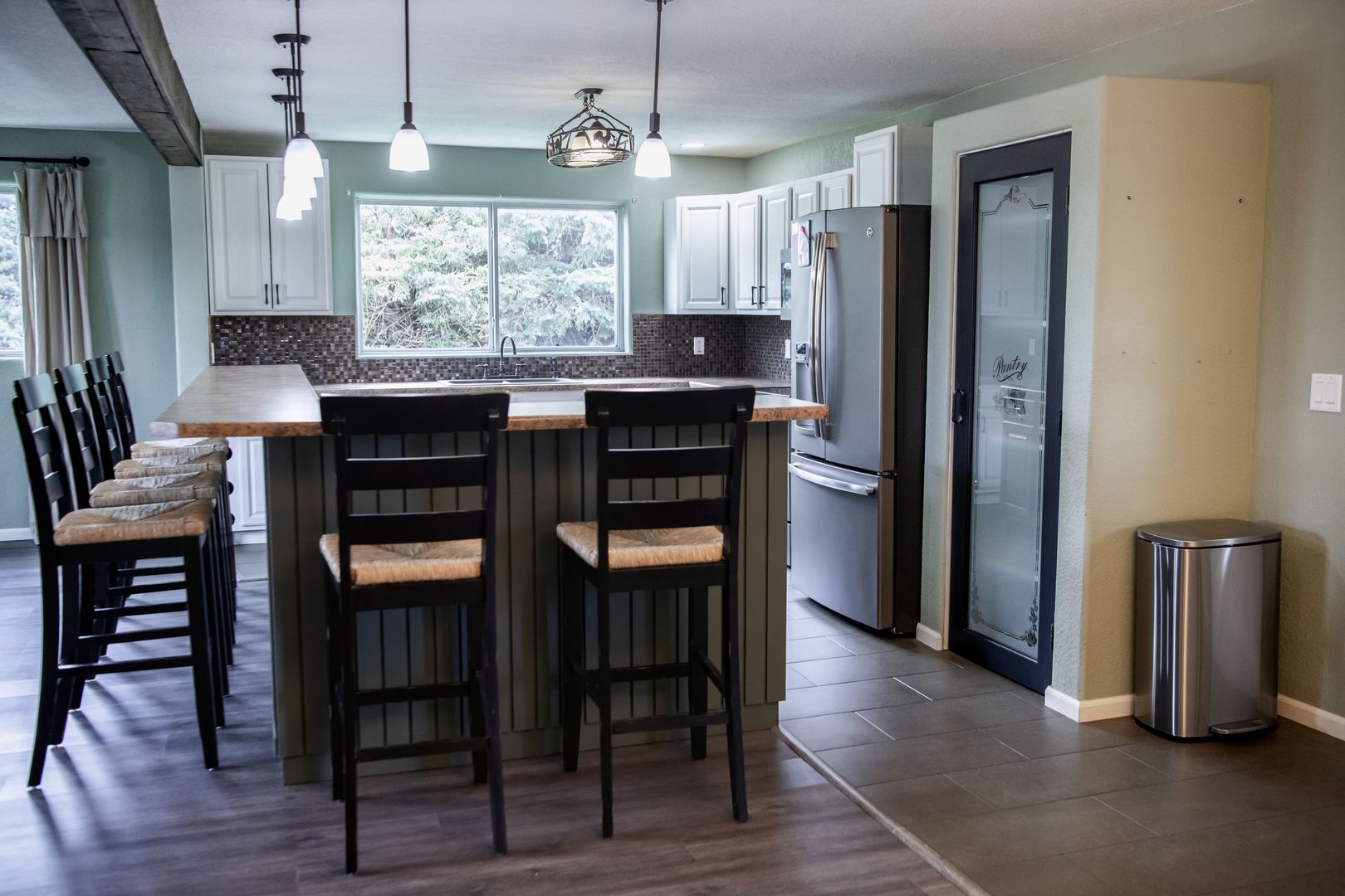 20532 Pilgrim Road Chadwick, IL 61014 - Photo 17 of 54 a kitchen with stainless steel appliances granite countertop a refrigerator a stove and a dining table with wooden floor