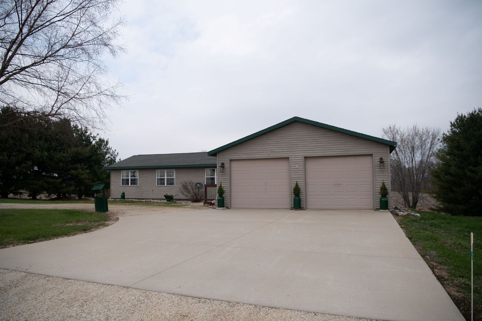 20532 Pilgrim Road Chadwick, IL 61014 - Photo 2 of 54