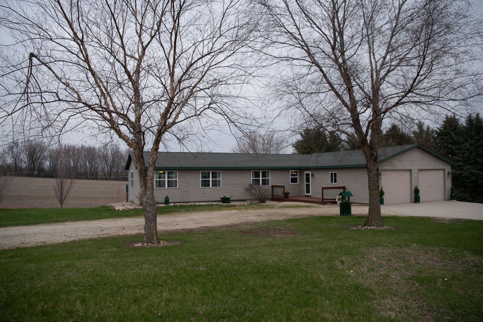 20532 Pilgrim Road Chadwick, IL 61014 - Photo 3 of 54 a house view with a sitting space and garden