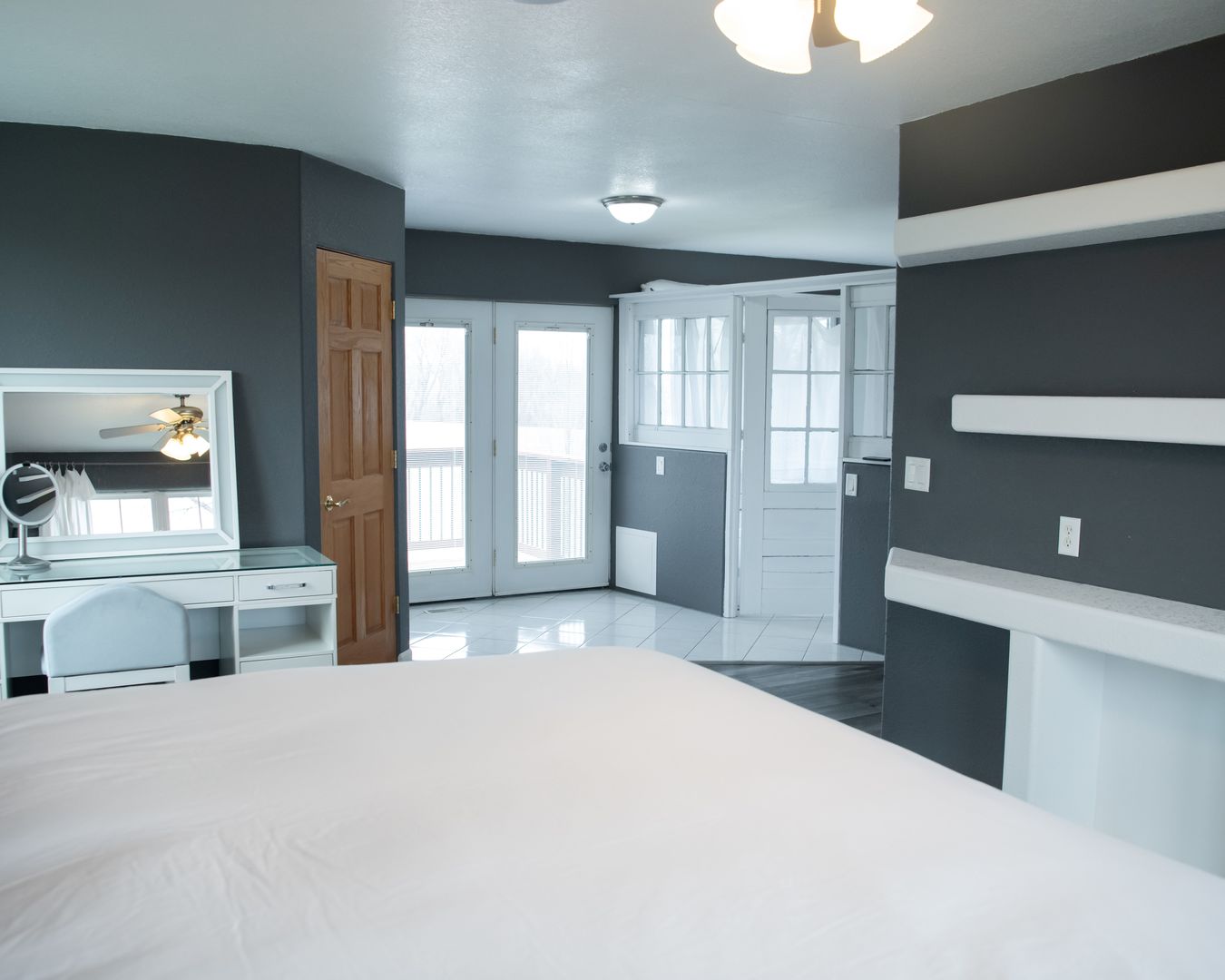 20532 Pilgrim Road Chadwick, IL 61014 - Photo 34 of 54 a view of a livingroom with furniture and windows