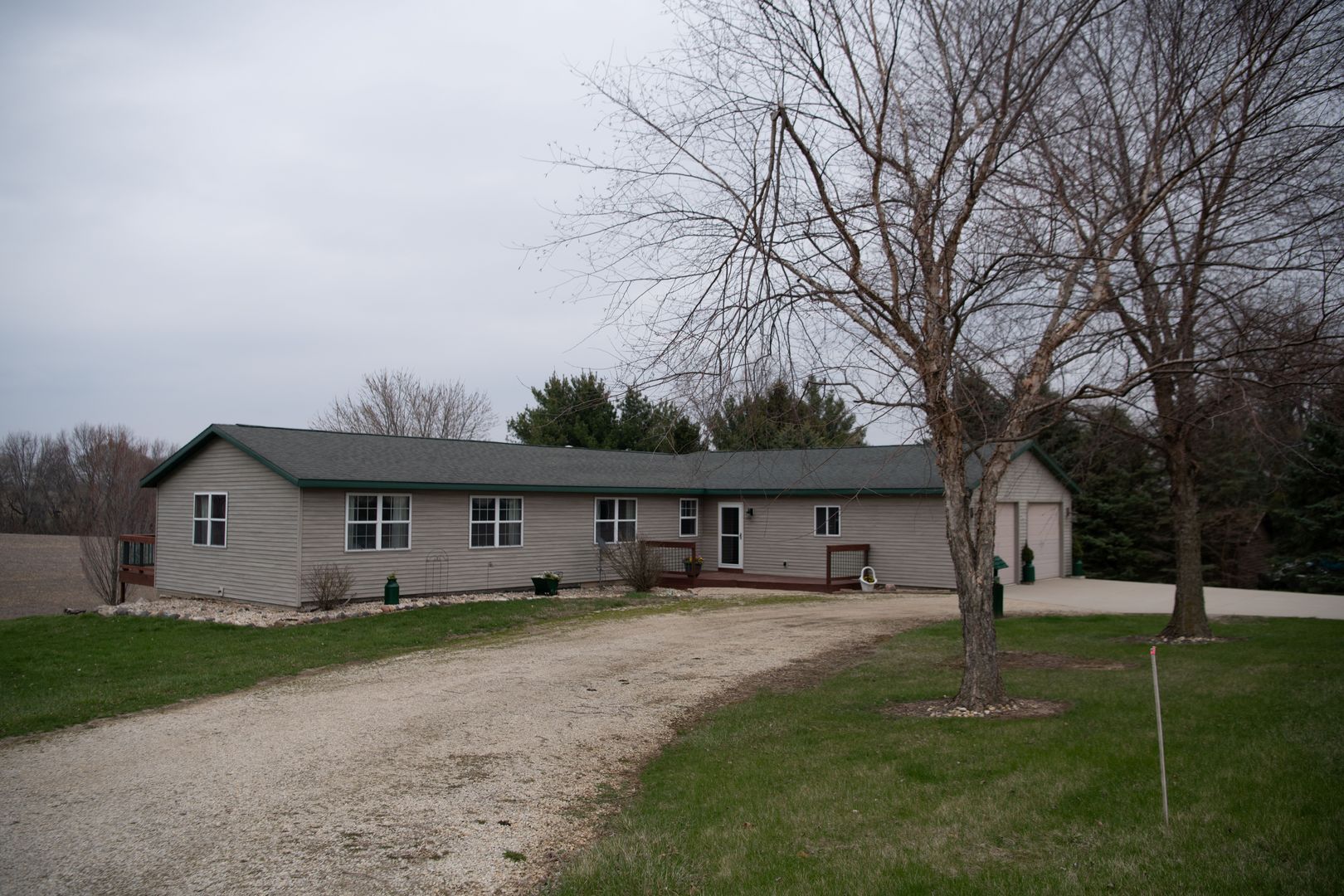 20532 Pilgrim Road Chadwick, IL 61014 - Photo 4 of 54 a front view of house with yard and green space