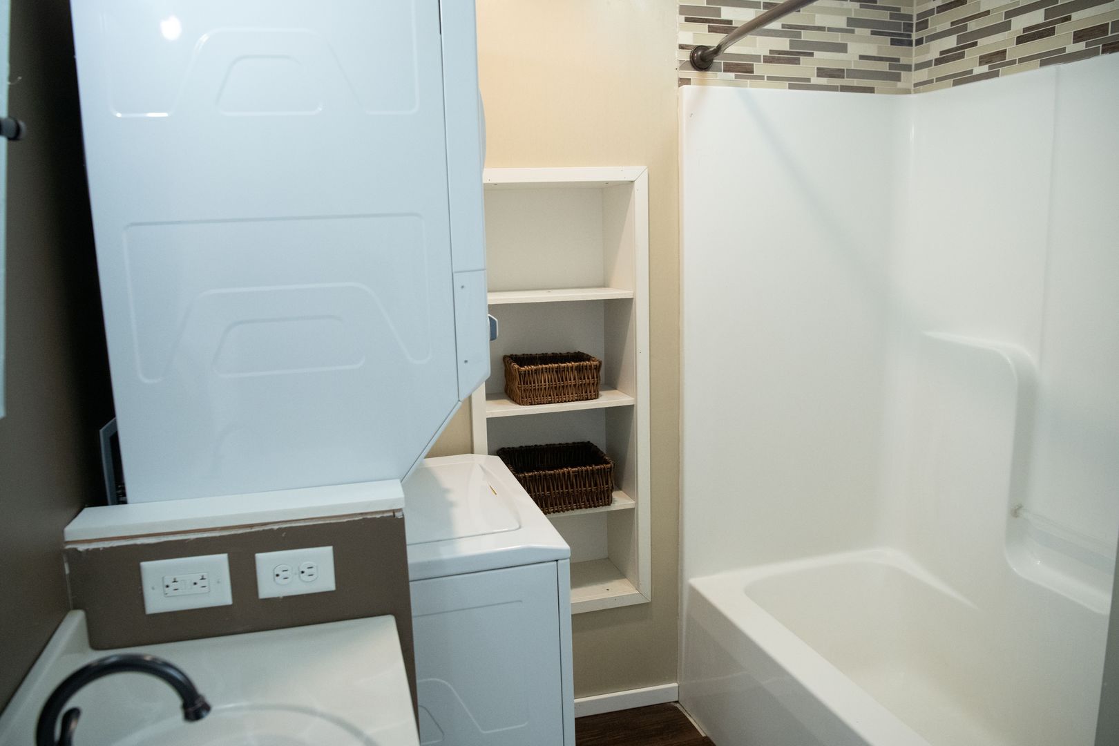 20532 Pilgrim Road Chadwick, IL 61014 - Photo 48 of 54 a bathroom with a bathtub