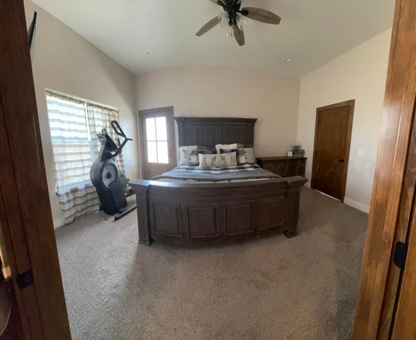 $427,500 | 8905 Fm 1258, Claude, TX 79019