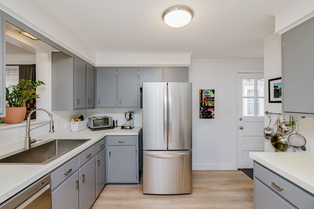 156 Harris Street Pawtucket, RI 02861 - Photo 8 of 41