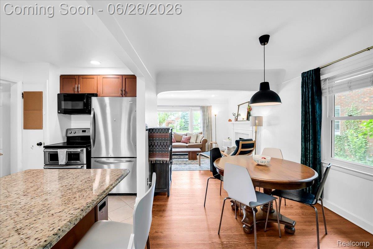 1179 Hampton Road Grosse Pointe, MI 48236 - Photo 7 of 37 09-1179 Hampton Rd_8.jpg