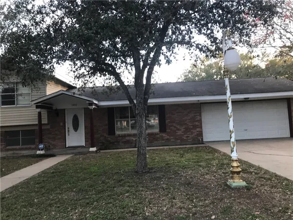 $298,000 | 1400 Wren Lane, Beeville, TX 78102