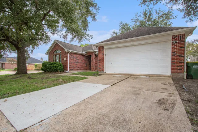 $320,000 | 3530 Wellington Drive, Pearland, TX 77584
