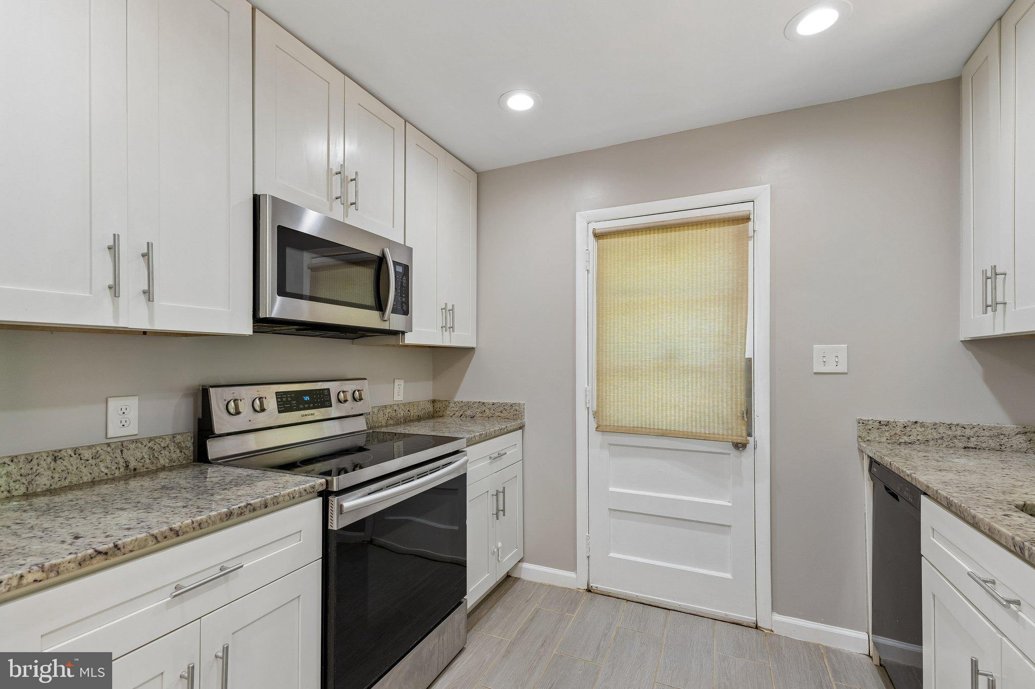 14197 Fullerton Road Woodbridge, VA 22193 - Photo 4 of 23 a kitchen with granite countertop cabinets stainless steel appliances and a counter space