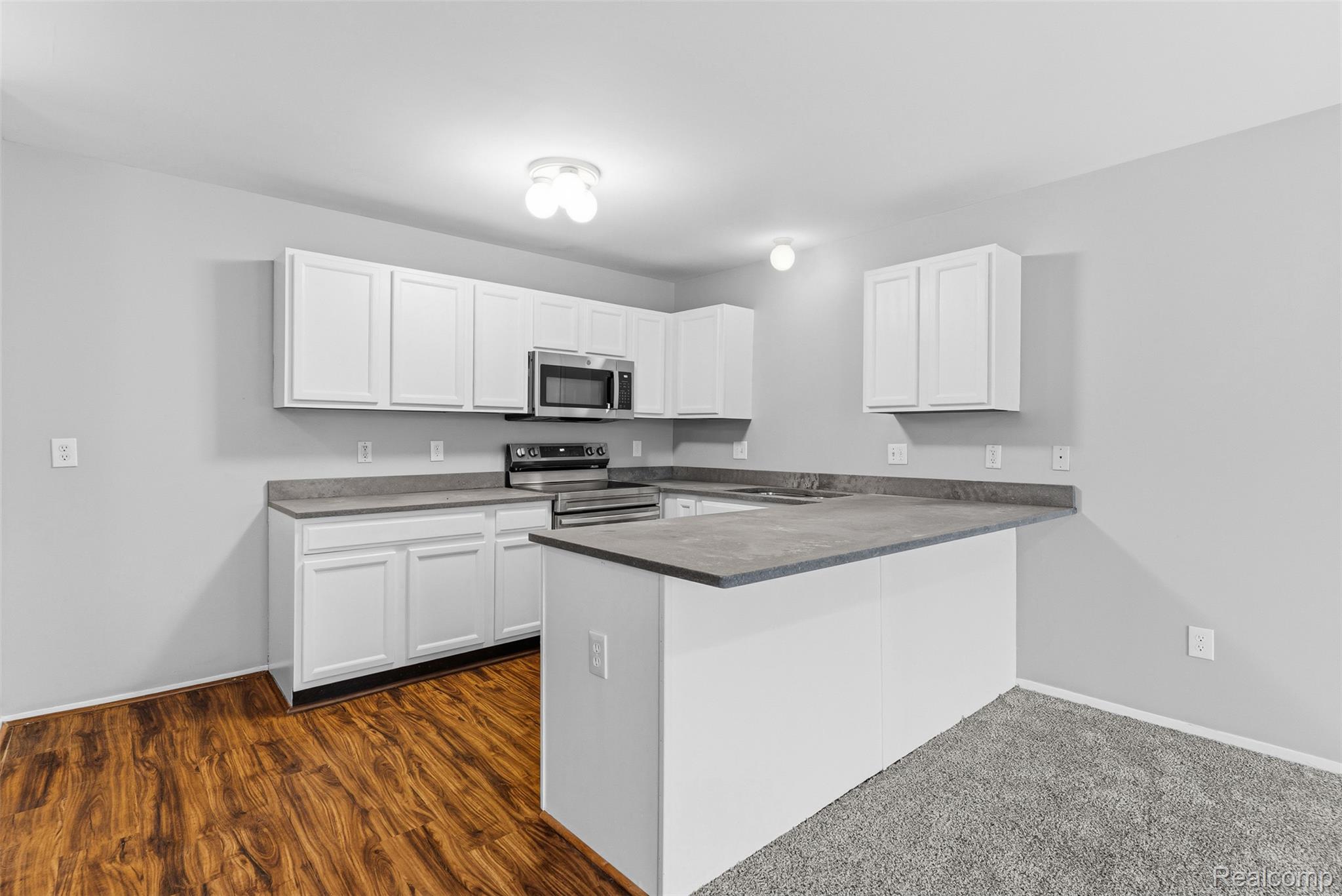 253 Stonegate West Pontiac, MI 48341 - Photo 12 of 40