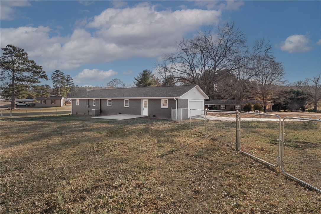 305 Roberts Road Williamston, SC 29697 - Photo 5 of 41