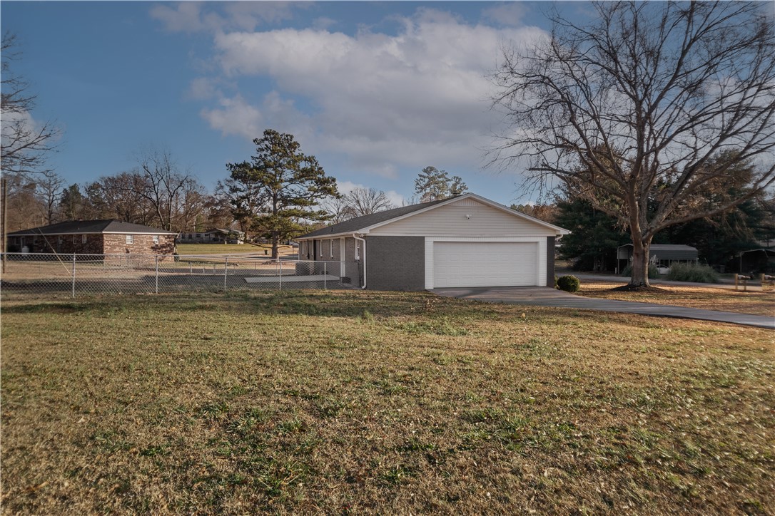 305 Roberts Road Williamston, SC 29697 - Photo 6 of 41
