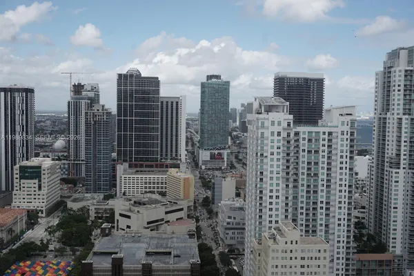 $2,600 | 151 Southeast 1st Street, Unit 3304, Miami, FL 33131