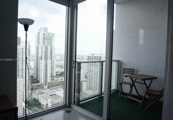 $2,600 | 151 Southeast 1st Street, Unit 3304, Miami, FL 33131