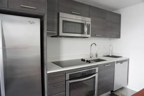 $2,600 | 151 Southeast 1st Street, Unit 3304, Miami, FL 33131