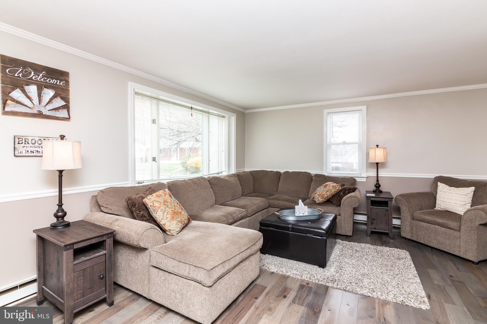 11 Ann Road Broomall, PA 19008 - Photo 4 of 27 Living Room