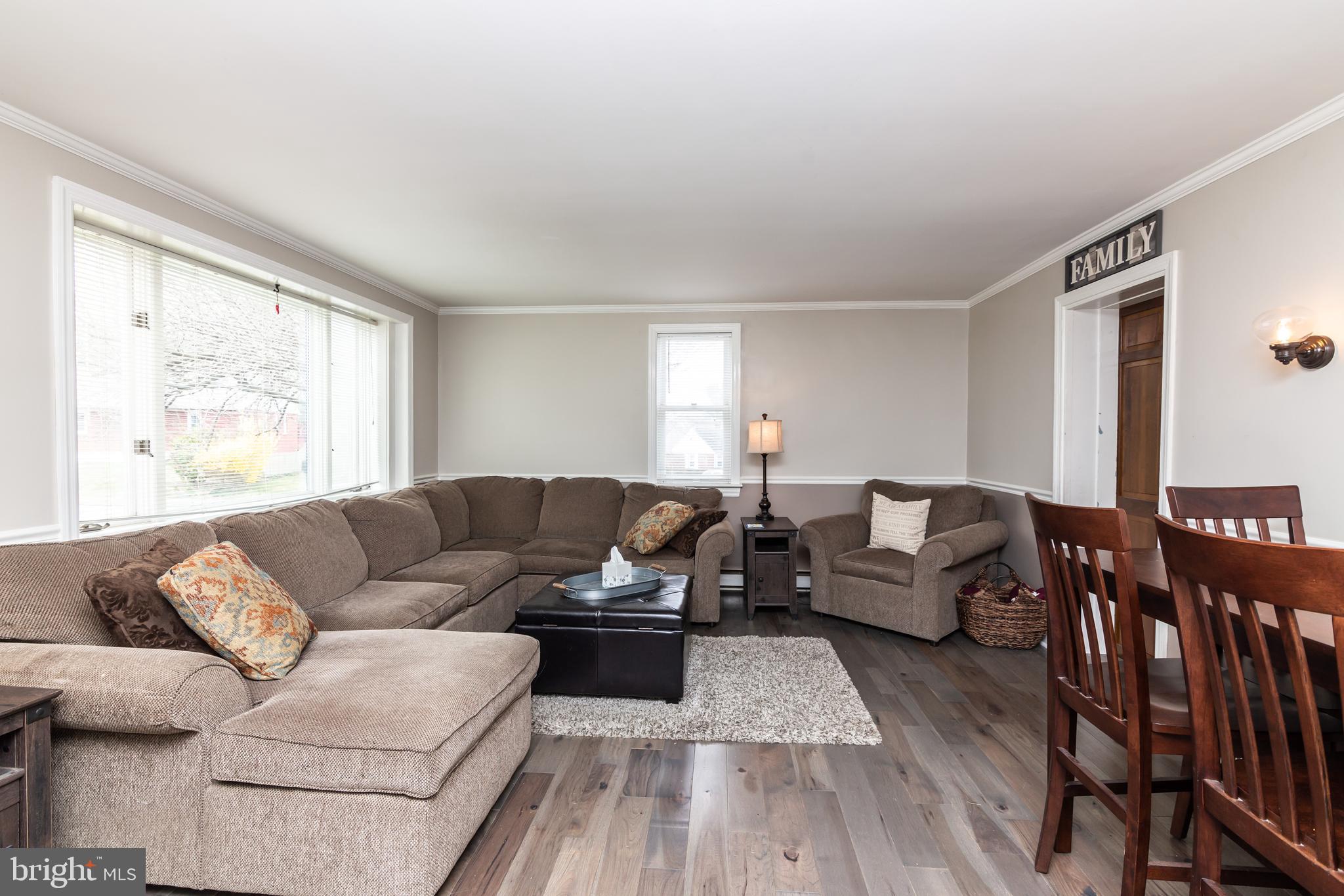 11 Ann Road Broomall, PA 19008 - Photo 5 of 27 Living Room