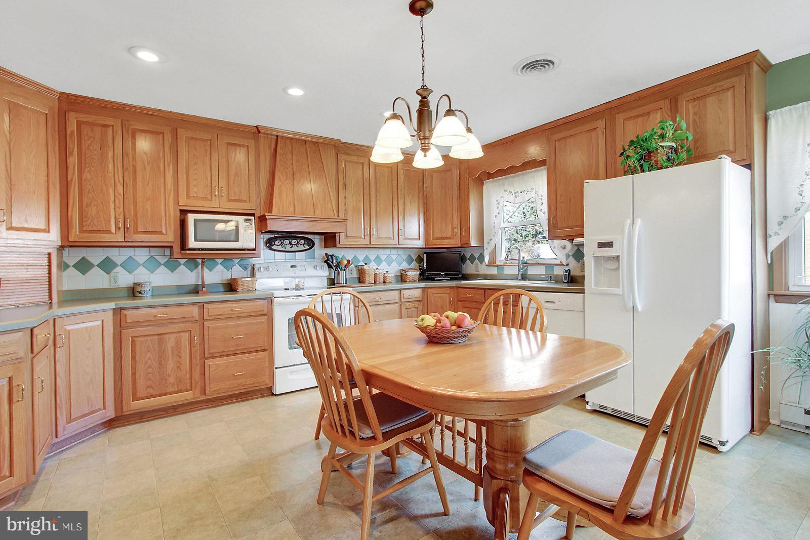 11984 Scott Road Waynesboro, PA 17268 - Photo 4 of 20 Kitchen