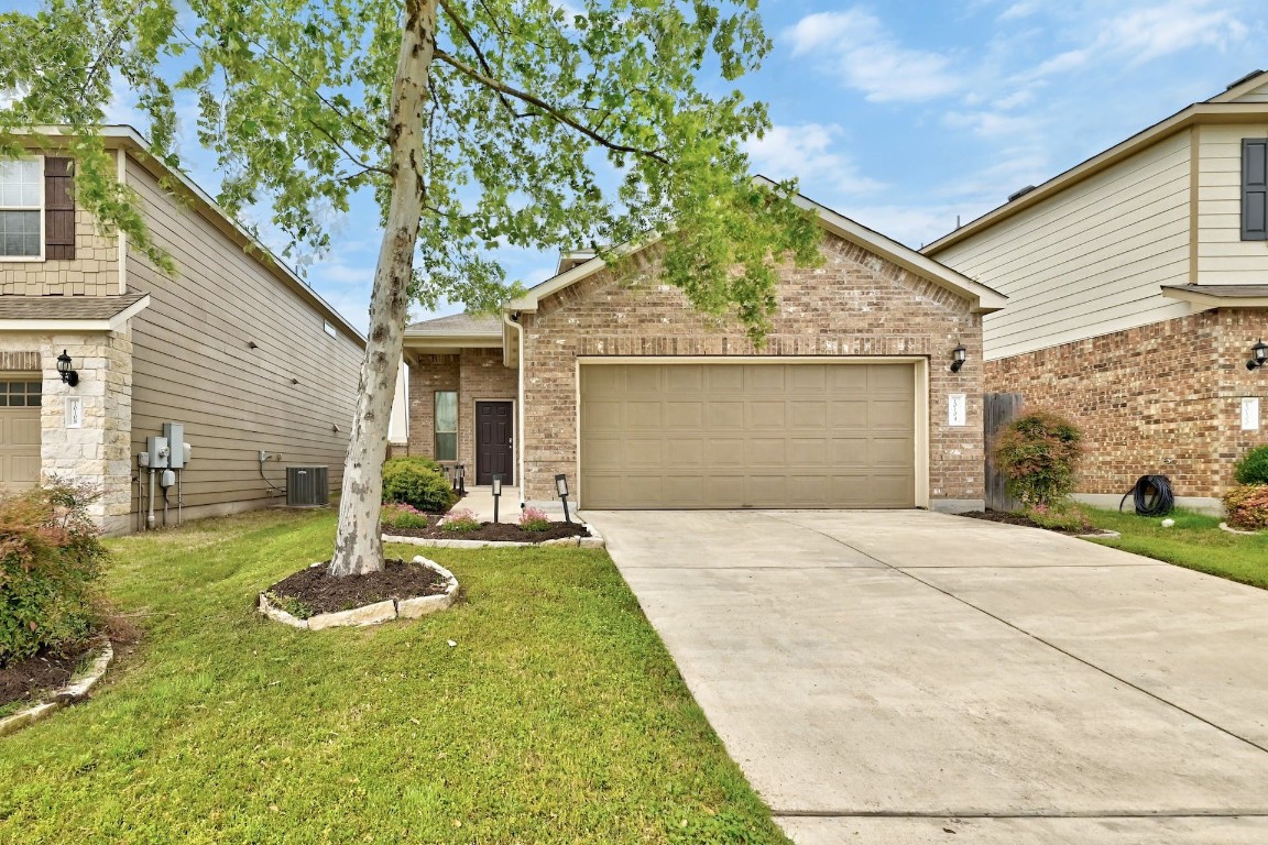a view of a yard in front of a house