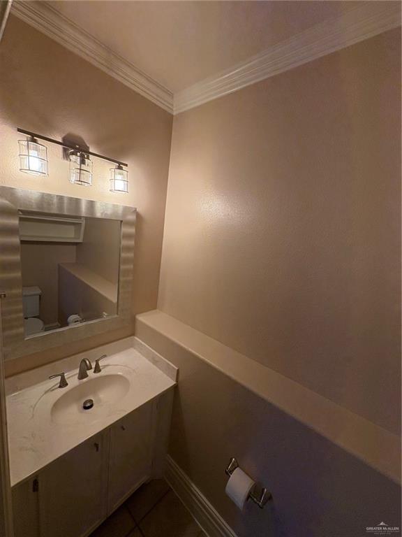 336 Toucan Avenue McAllen, TX 78504 - Photo 32 of 34 a bathroom with a sink and mirror