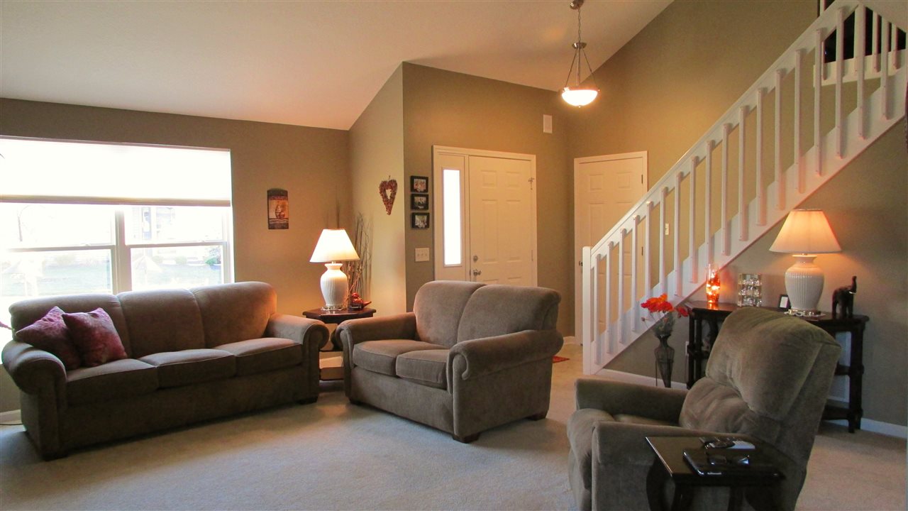 9921 Oak Trail Road Fort Wayne, IN 46825 - Photo 4 of 10 Gallery Image 4