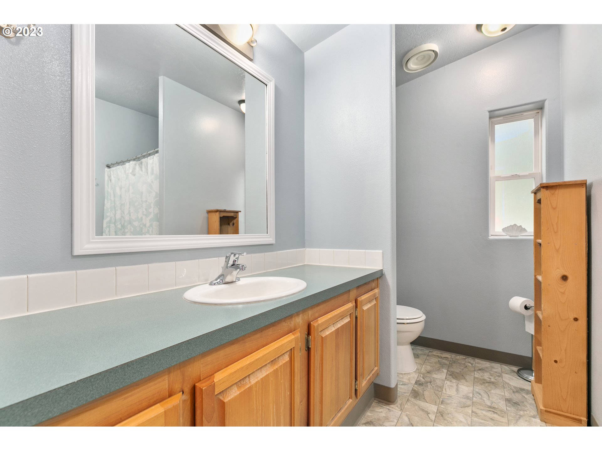 18 South Gee Creek Loop Ridgefield, WA 98642 - Photo 12 of 24 a bathroom with a sink and a mirror