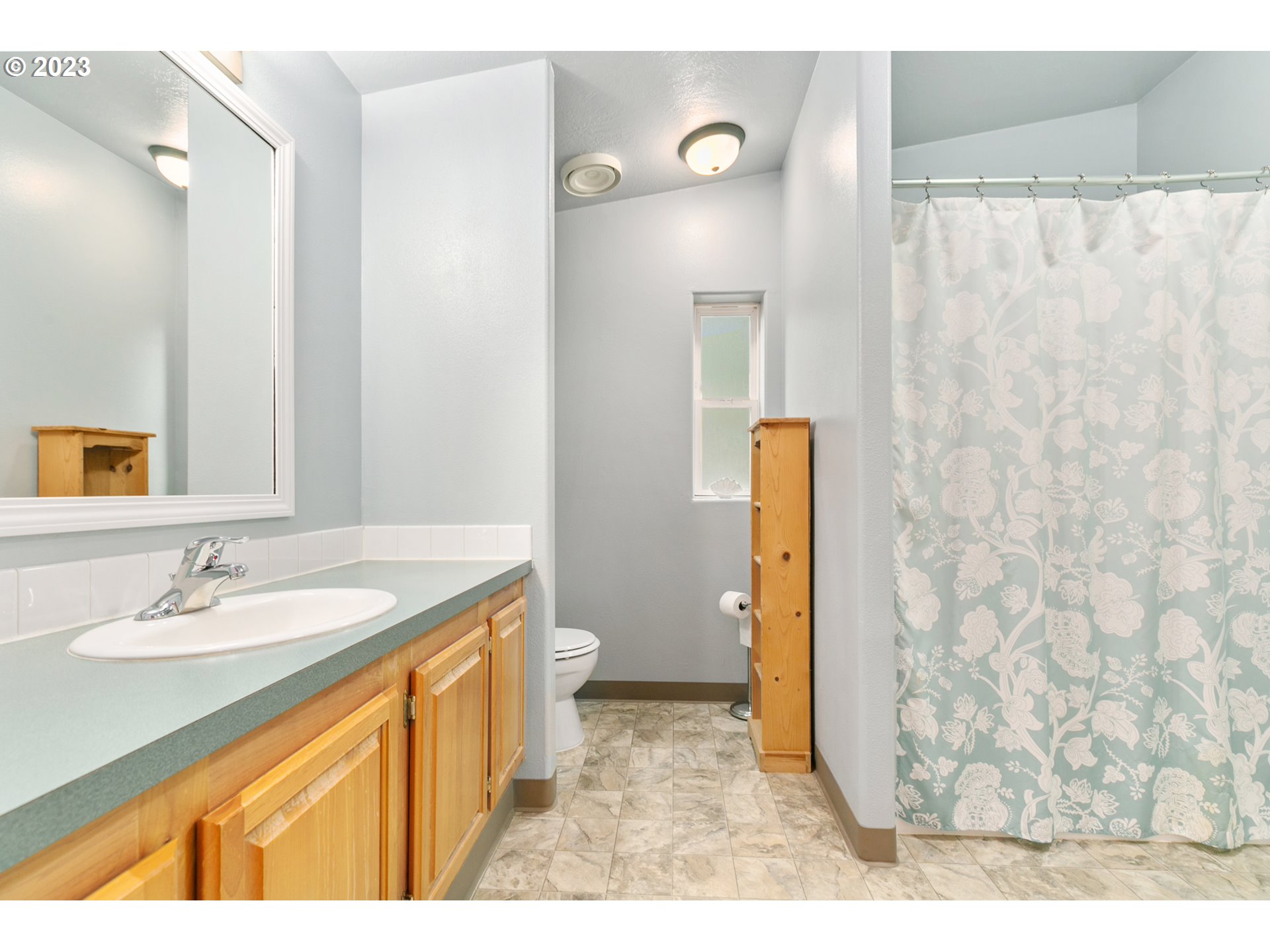18 South Gee Creek Loop Ridgefield, WA 98642 - Photo 13 of 24 a bathroom with a granite countertop sink a toilet and shower
