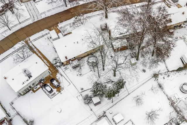 $420,000 | 911 Parkfield Terrace, Manchester, MO 63021