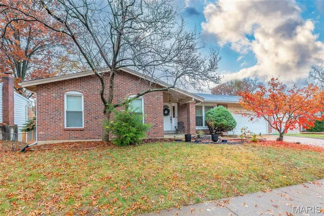$420,000 | 911 Parkfield Terrace, Manchester, MO 63021