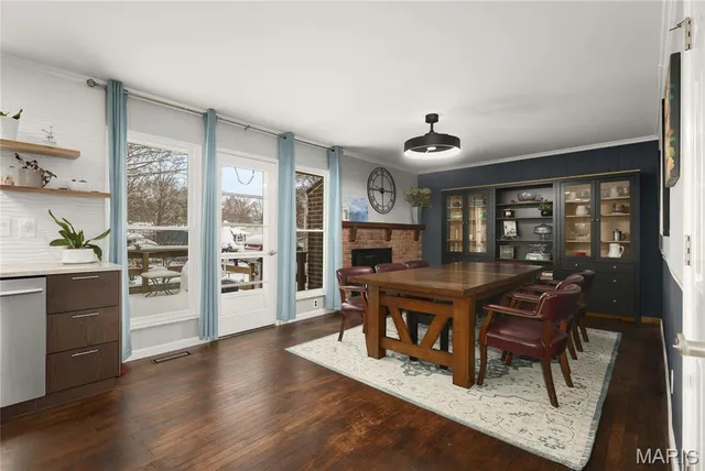 $420,000 | 911 Parkfield Terrace, Manchester, MO 63021