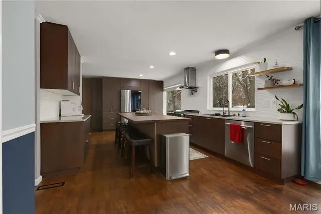 $420,000 | 911 Parkfield Terrace, Manchester, MO 63021