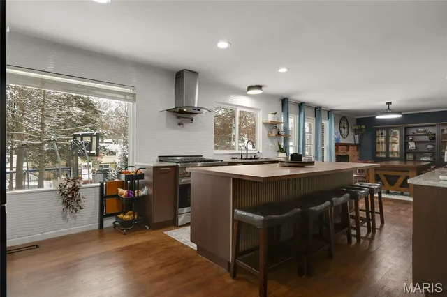 $420,000 | 911 Parkfield Terrace, Manchester, MO 63021