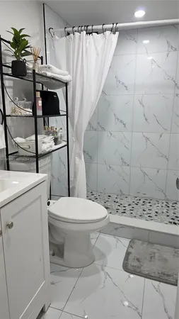 $2,400 | 750 Northeast 199th Street, Unit 101H, Miami, FL 33179