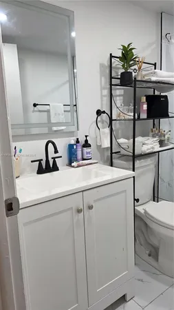 $2,400 | 750 Northeast 199th Street, Unit 101H, Miami, FL 33179