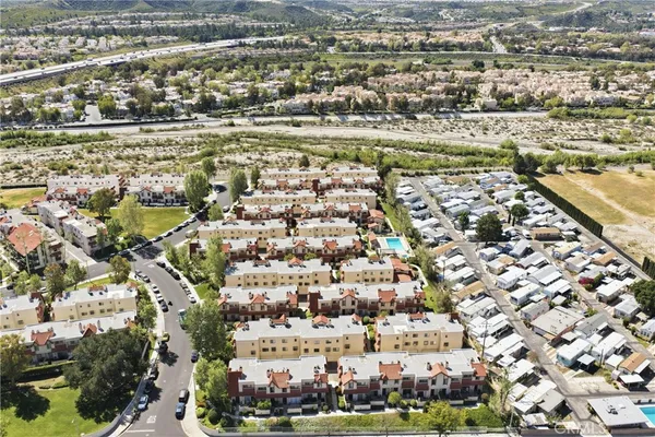 $489,995 | 27657 Ironstone Drive, Unit 1, Canyon Country, CA 91387