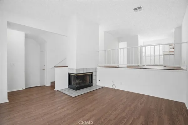 $489,995 | 27657 Ironstone Drive, Unit 1, Canyon Country, CA 91387