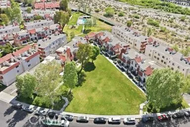 $489,995 | 27657 Ironstone Drive, Unit 1, Canyon Country, CA 91387