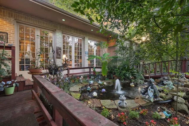 a living room filled with furniture