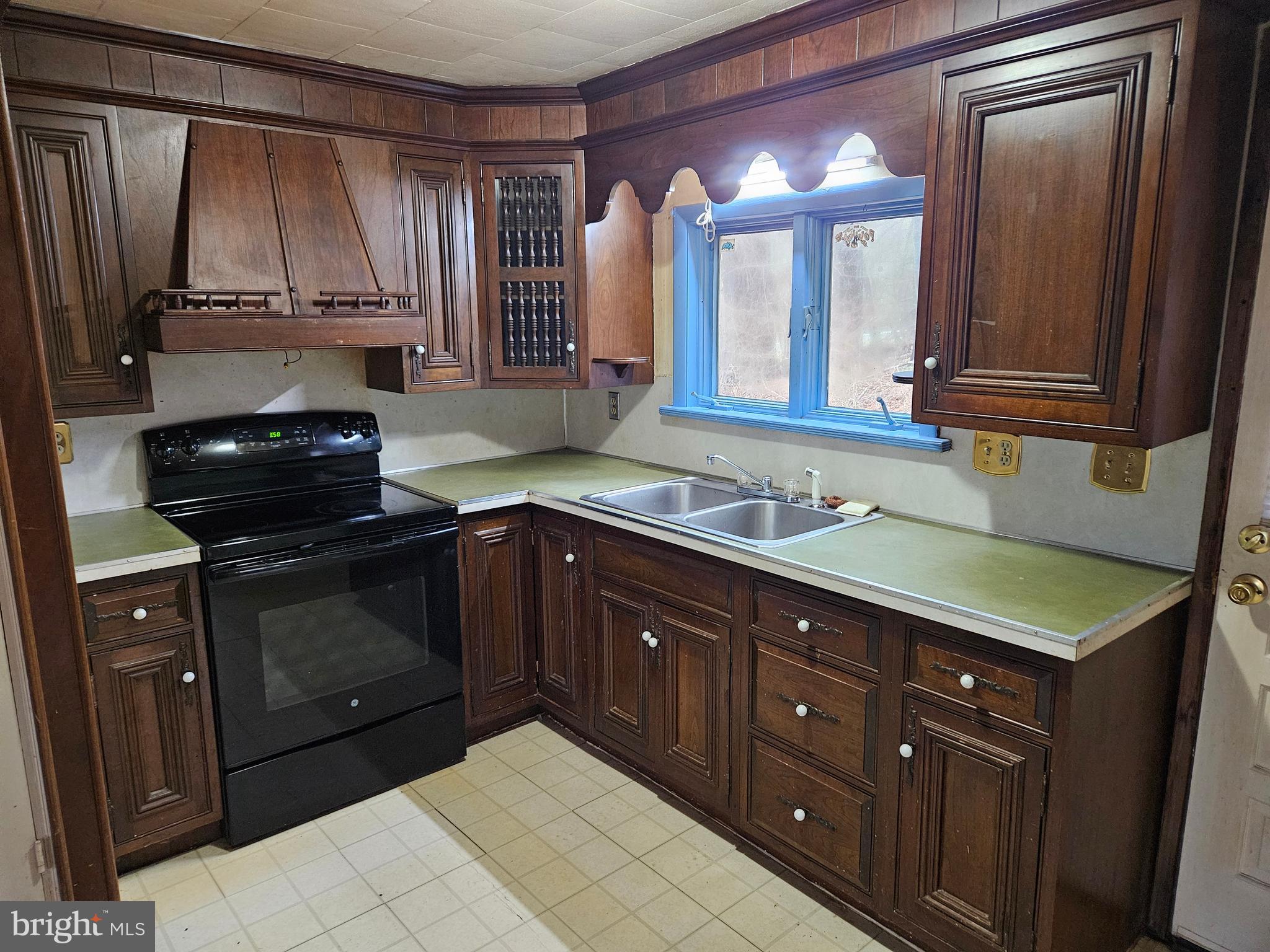 4427 Roop Road Mount Airy, MD 21771 - Photo 6 of 47 Kitchen