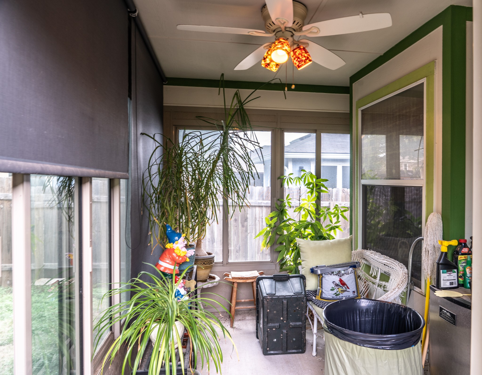 812 Battenburg Trail Pflugerville, TX 78660 - Photo 14 of 29 a living room filled with furniture and a potted plant
