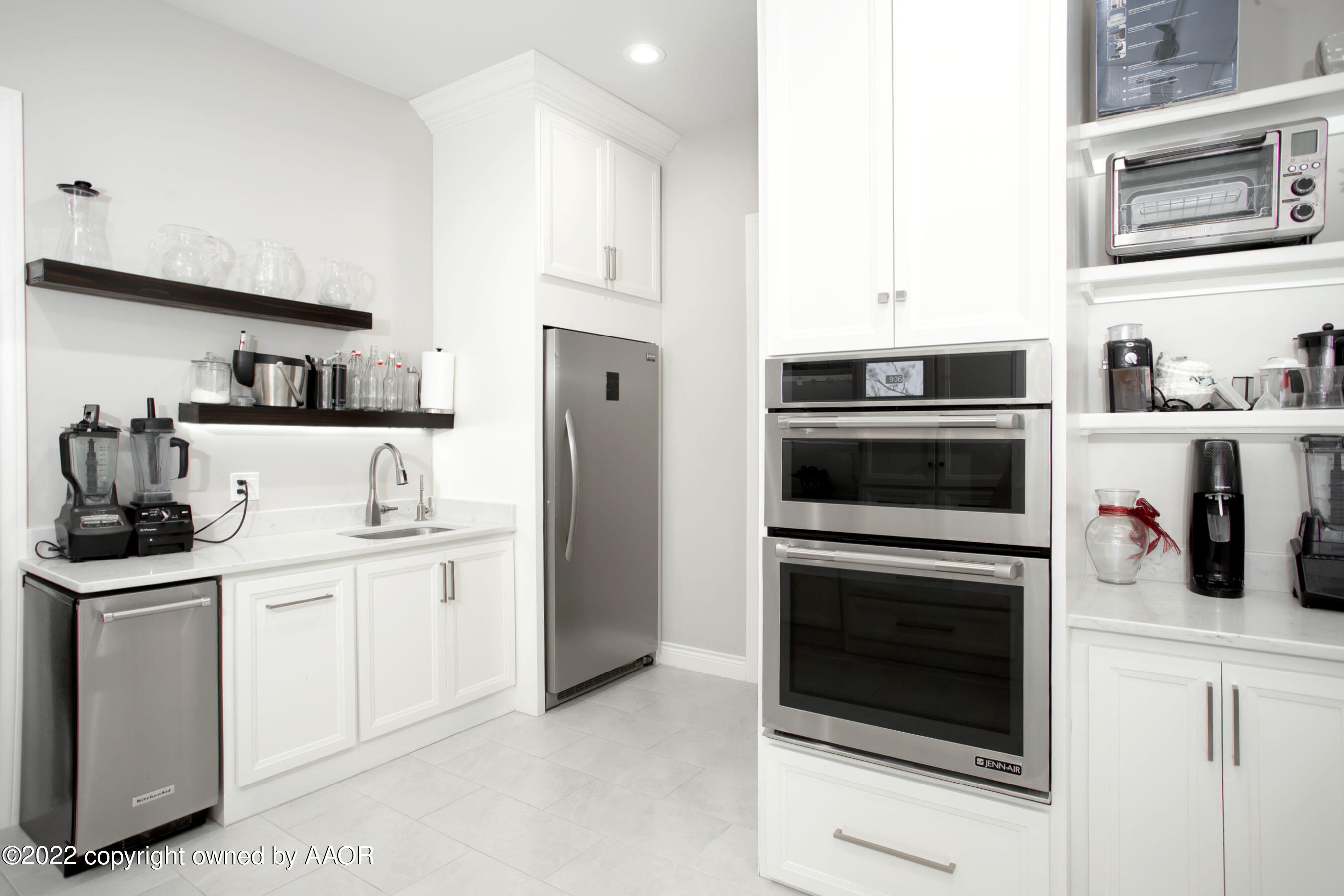 9101 Blackhawk Road Amarillo, TX 79119 - Photo 19 of 73 a kitchen with stainless steel appliances a stove microwave and refrigerator