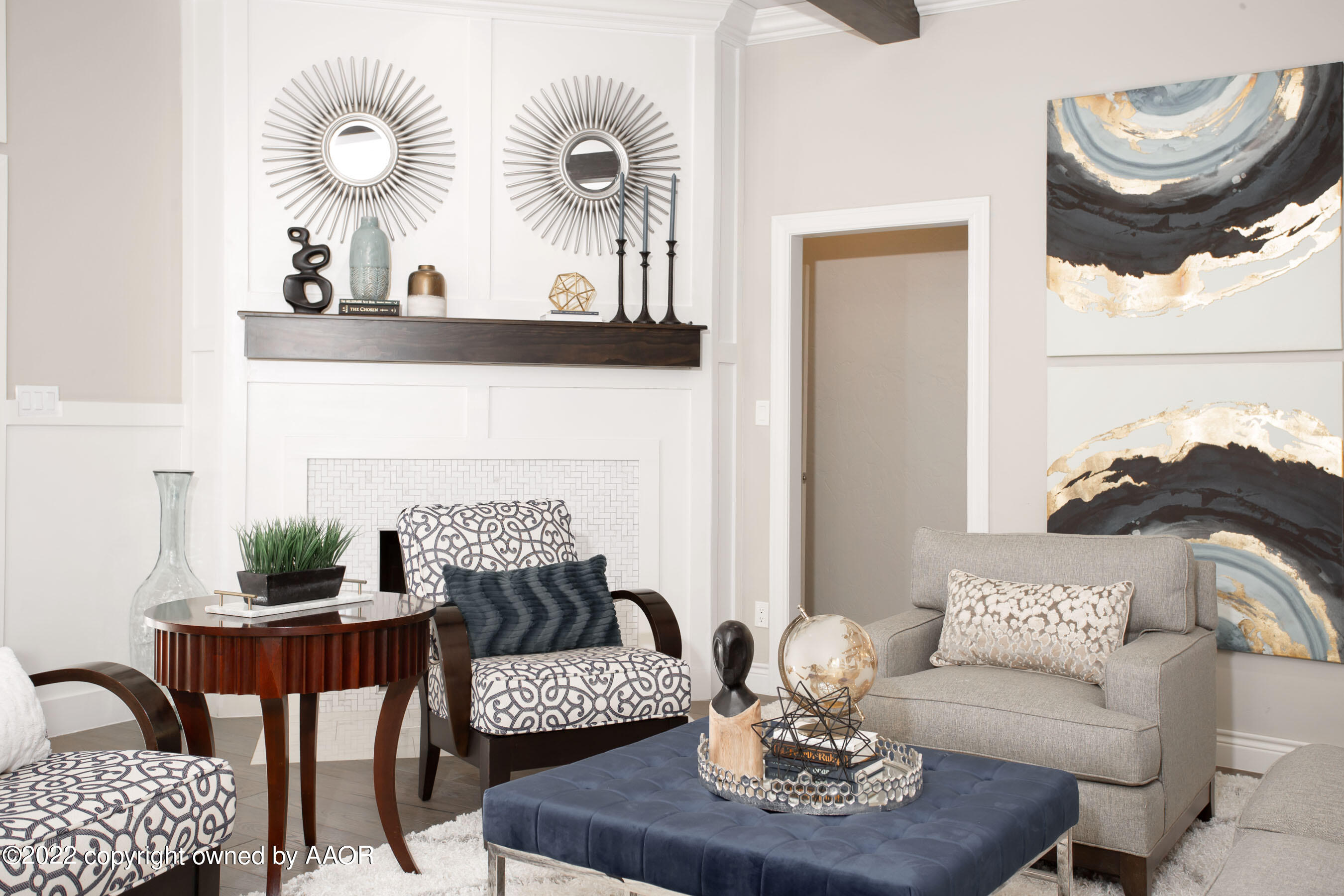 9101 Blackhawk Road Amarillo, TX 79119 - Photo 25 of 73 a living room with furniture and a lamp