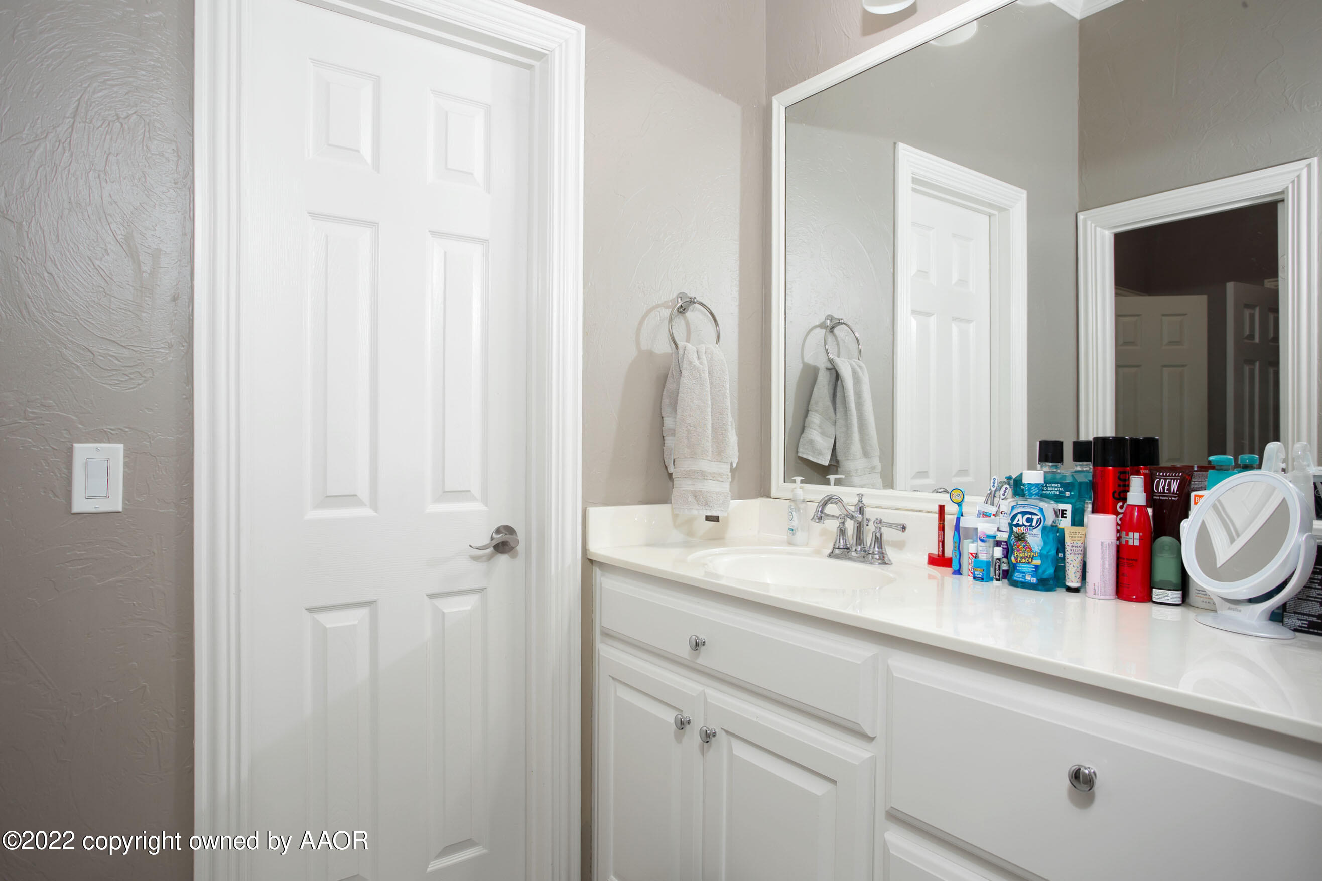 9101 Blackhawk Road Amarillo, TX 79119 - Photo 31 of 73 a bathroom with a sink and a mirror