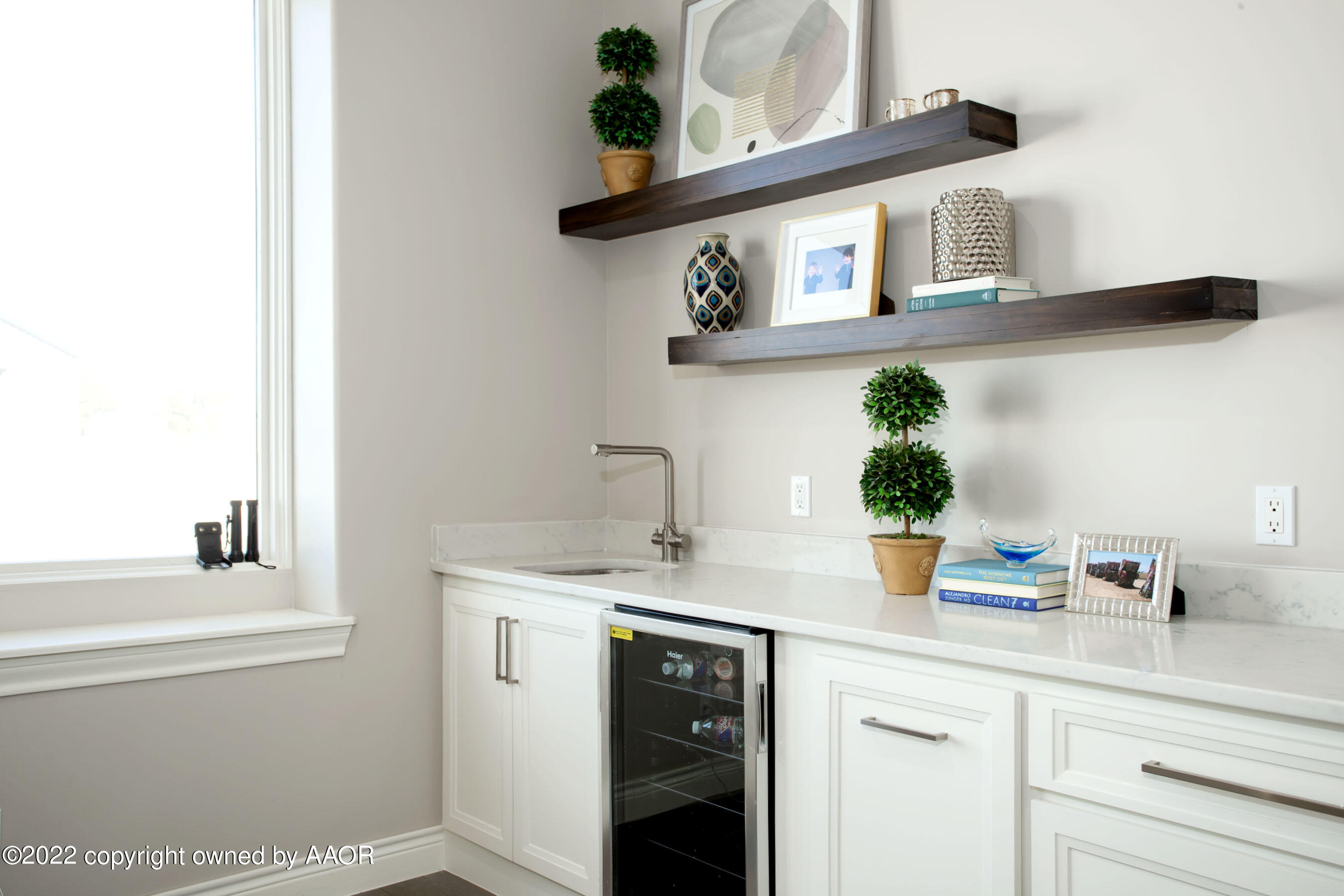 9101 Blackhawk Road Amarillo, TX 79119 - Photo 50 of 73 a bathroom with a sink and a mirror