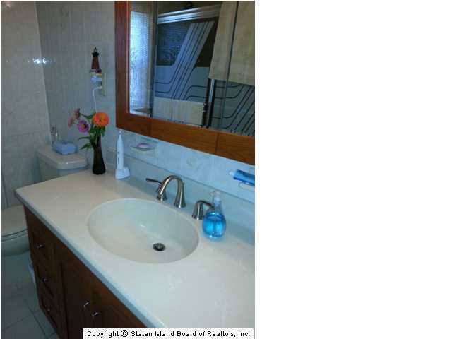 933 Richmond Road Staten Island, NY 10304 - Photo 10 of 15 Additional Photo