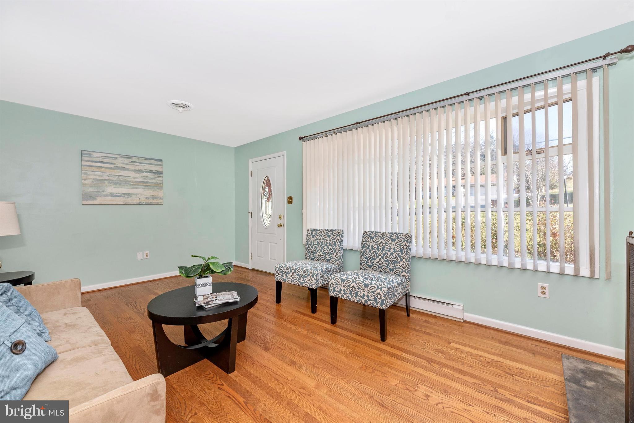 7716 McKaig Road Frederick, MD 21701 - Photo 11 of 47 LIVING ROOM