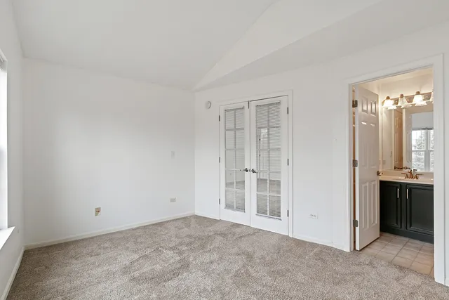 $2,500 | 2604 Sheehan Court, Unit 204, Naperville, IL 60564