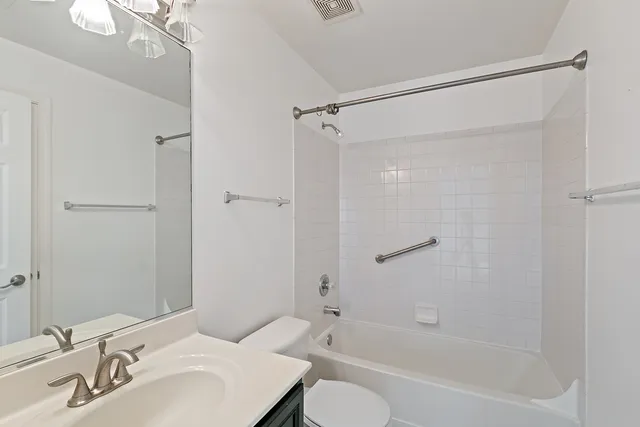 $2,500 | 2604 Sheehan Court, Unit 204, Naperville, IL 60564