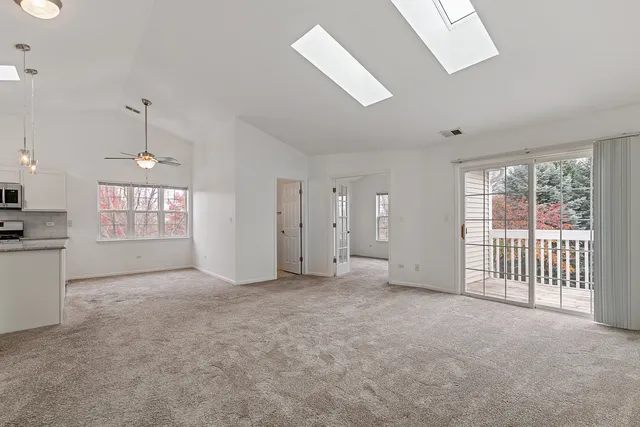 $2,500 | 2604 Sheehan Court, Unit 204, Naperville, IL 60564